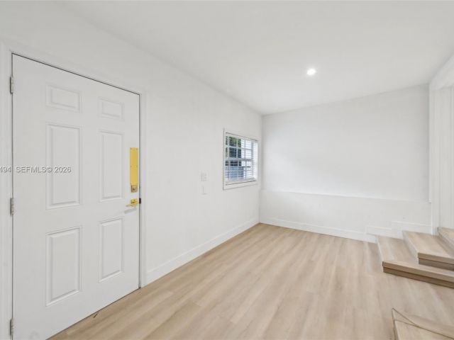 Продажа дома по адресу 299 S Biscayne River Dr - фото 7428886