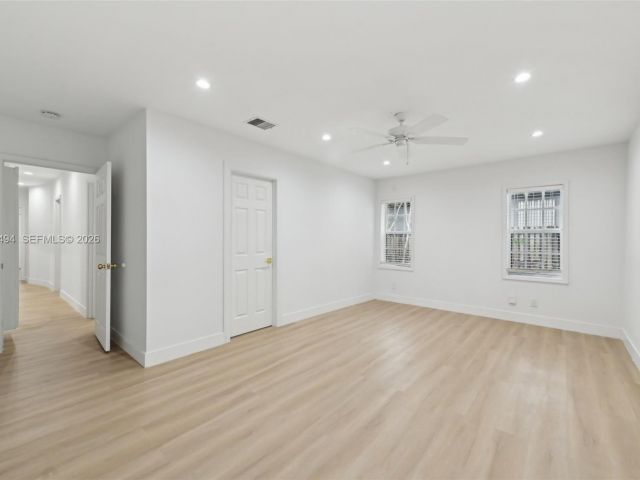 Продажа дома по адресу 299 S Biscayne River Dr - фото 7428888