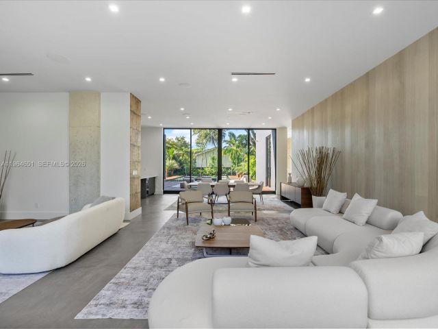 Дом в аренду по адресу 871 NE 83rd St - фото 7429009