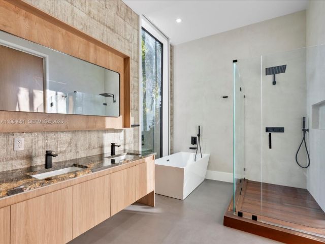 Дом в аренду по адресу 871 NE 83rd St - фото 7429010