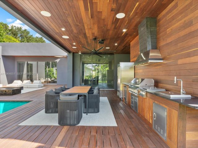 Дом в аренду по адресу 871 NE 83rd St - фото 7429012