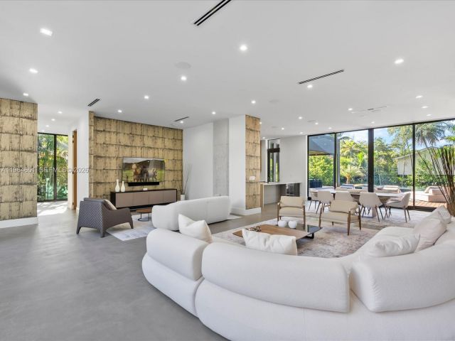 Дом в аренду по адресу 871 NE 83rd St - фото 7429015