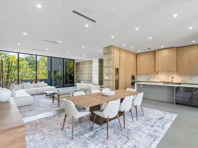 Дом в аренду по адресу 871 NE 83rd St - фото 7429016