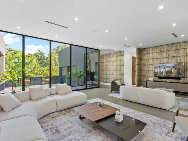 Дом в аренду по адресу 871 NE 83rd St - фото 7429019