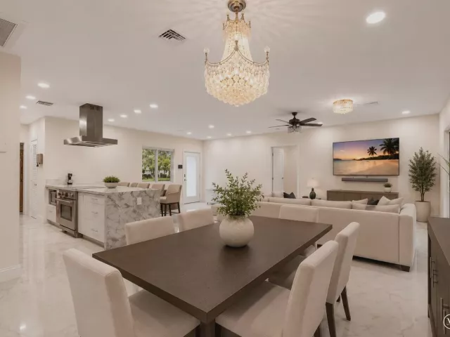 Продажа дома по адресу 1920 NE 57th Street - фото 9384046