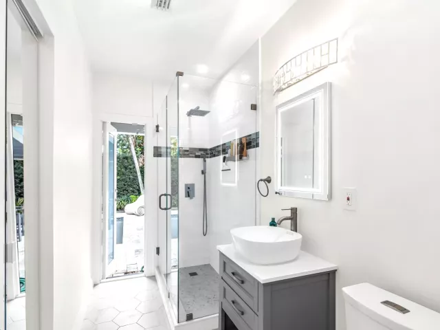 Продажа дома по адресу 1920 NE 57th Street - фото 9384049
