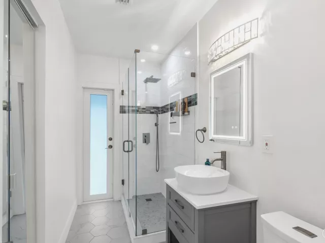 Продажа дома по адресу 1920 NE 57th Street - фото 9384050