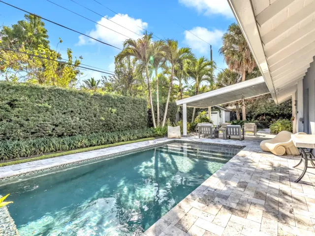 Продажа дома по адресу 1920 NE 57th Street - фото 9384055