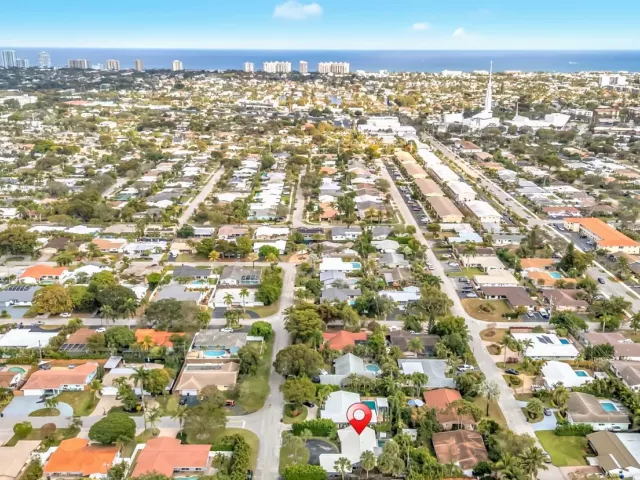 Продажа дома по адресу 1920 NE 57th Street - фото 9384062