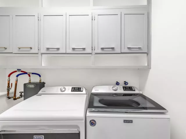 Продажа дома по адресу 1920 NE 57th Street - фото 9384068