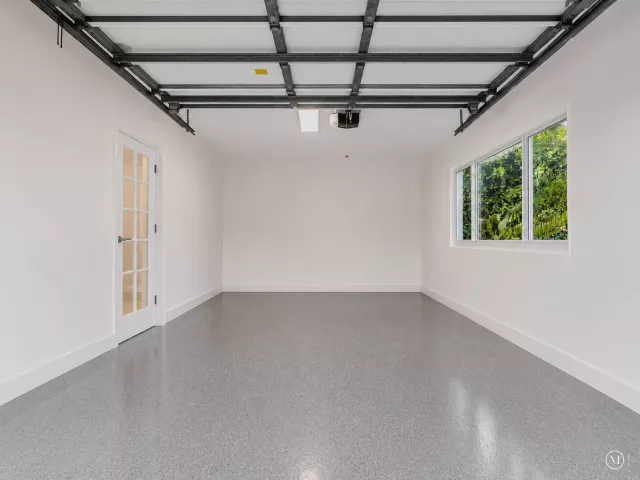 Продажа дома по адресу 1920 NE 57th Street - фото 9384069