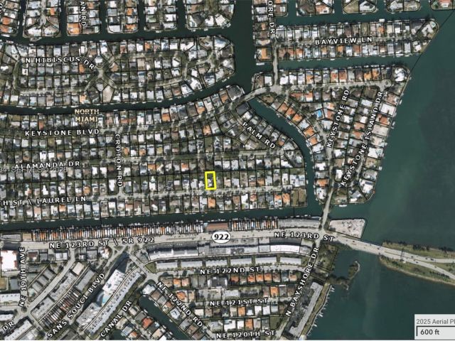 Продажа дома по адресу 2141 NE 124th St - фото 7429064