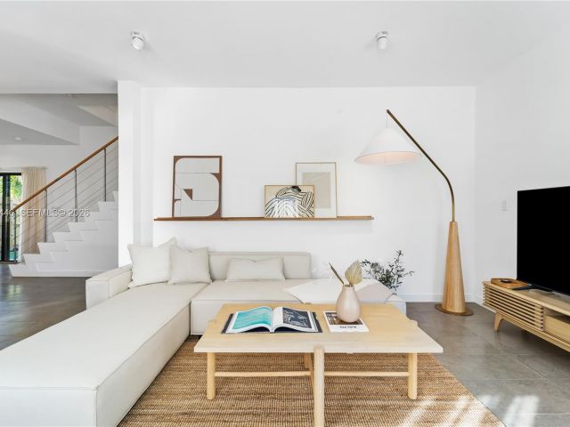 Продажа дома по адресу 18700 SW 117th Ave - фото 7509109