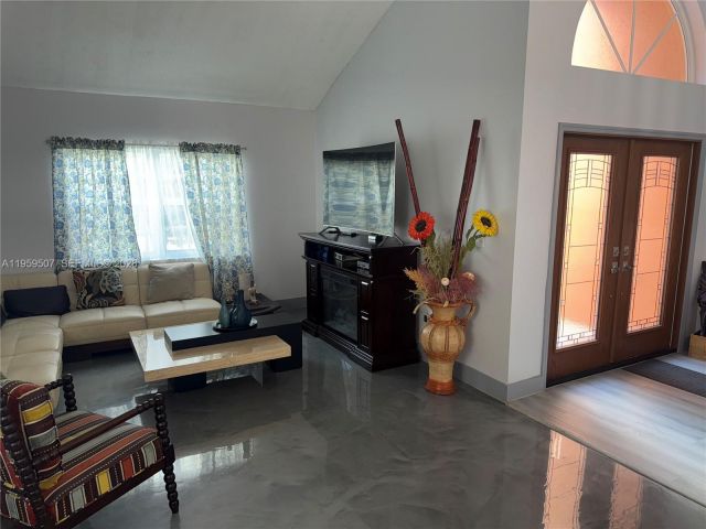 Продажа дома по адресу 5320 NW 190th St - фото 7428583