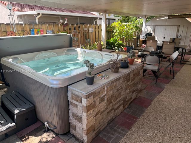 Продажа дома по адресу 5320 NW 190th St - фото 7428596