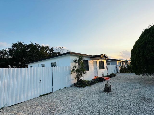 Продажа дома по адресу 1100 NW 75th St - фото 7429024