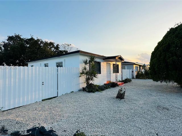 Продажа дома по адресу 1100 NW 75th St - фото 7429025