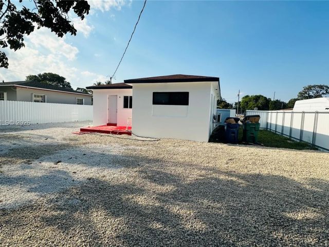 Продажа дома по адресу 1100 NW 75th St - фото 7429026