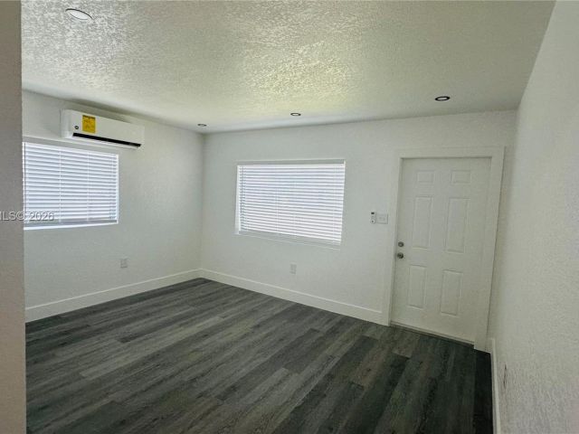 Продажа дома по адресу 1100 NW 75th St - фото 7429031