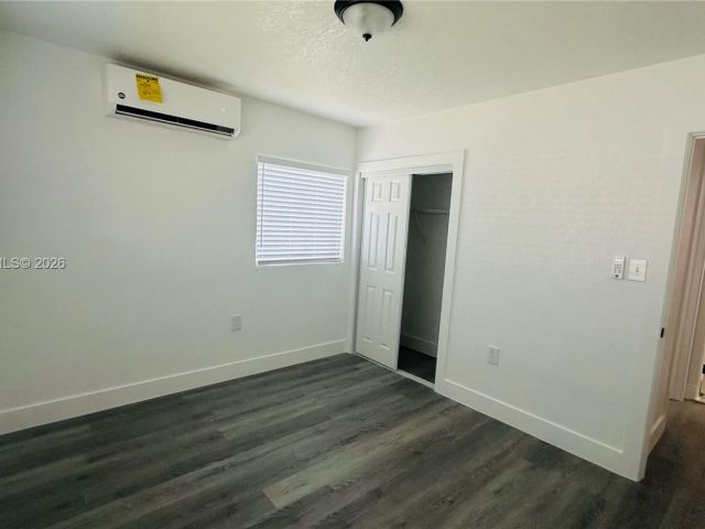 Продажа дома по адресу 1100 NW 75th St - фото 7429032