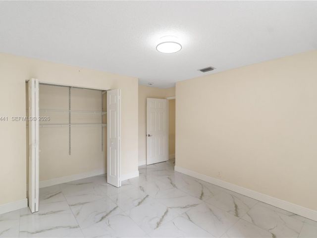 Дом в аренду по адресу 11009 Mainsail Dr 11009 - фото 7487001