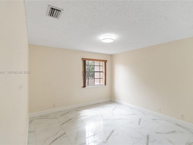 Дом в аренду по адресу 11009 Mainsail Dr 11009 - фото 7487002