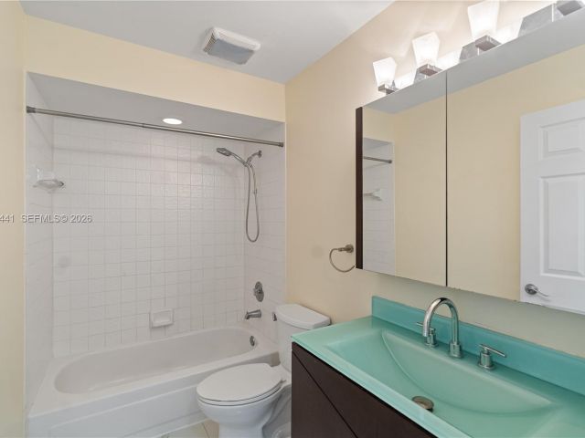 Дом в аренду по адресу 11009 Mainsail Dr 11009 - фото 7487005