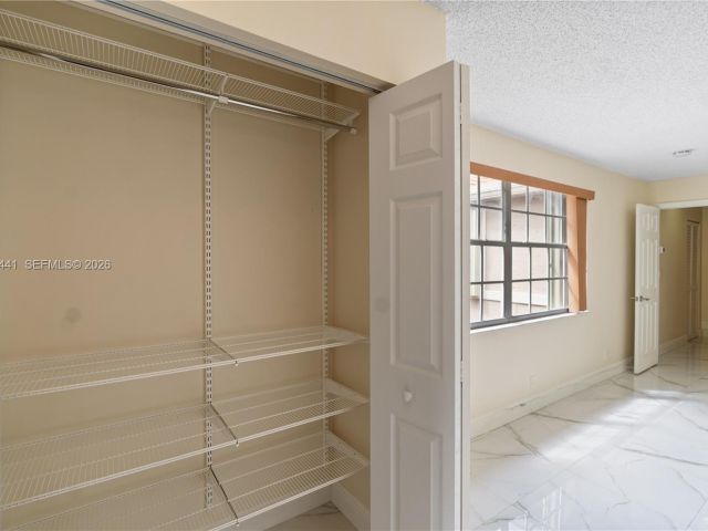 Дом в аренду по адресу 11009 Mainsail Dr 11009 - фото 7487006