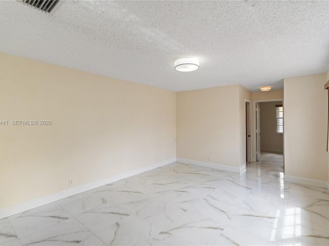 Дом в аренду по адресу 11009 Mainsail Dr 11009 - фото 7487007