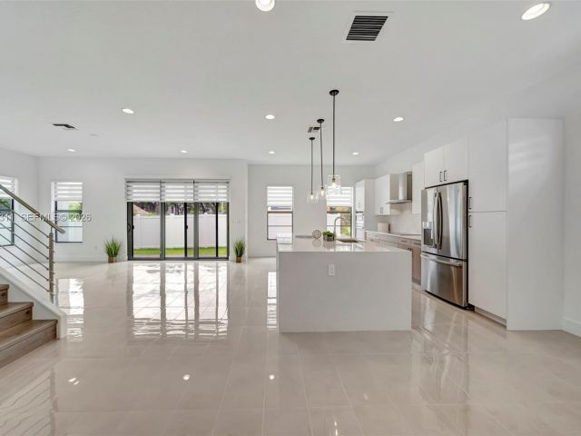 Дом в аренду по адресу 1454 SW 23rd St - фото 7482947