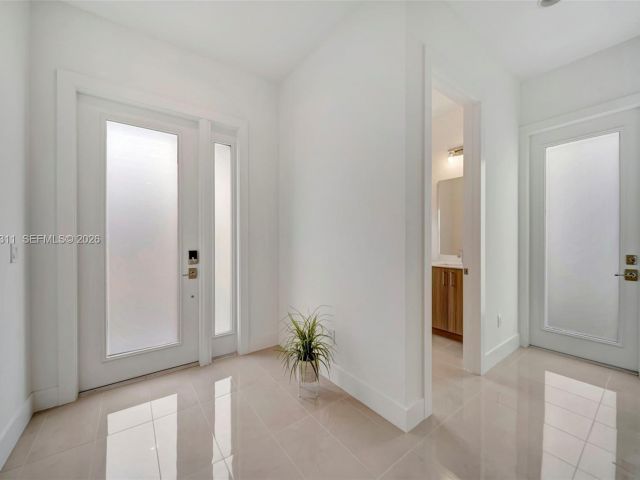 Дом в аренду по адресу 1454 SW 23rd St - фото 7482950