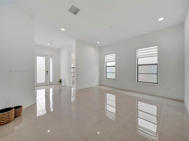 Дом в аренду по адресу 1454 SW 23rd St - фото 7482951