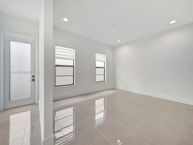 Дом в аренду по адресу 1454 SW 23rd St - фото 7482953