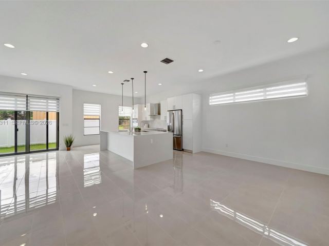 Дом в аренду по адресу 1454 SW 23rd St - фото 7482955