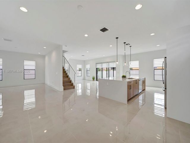 Дом в аренду по адресу 1454 SW 23rd St - фото 7482956