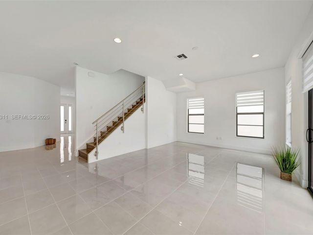 Дом в аренду по адресу 1454 SW 23rd St - фото 7482958