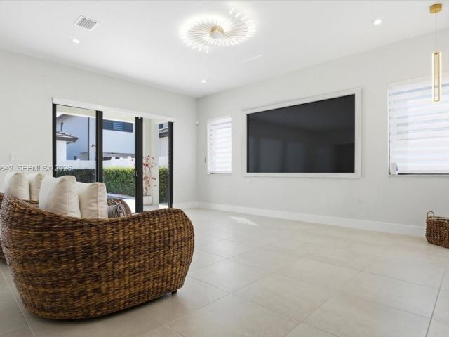 Продажа дома по адресу 8096 NW 48th Ter - фото 7431620