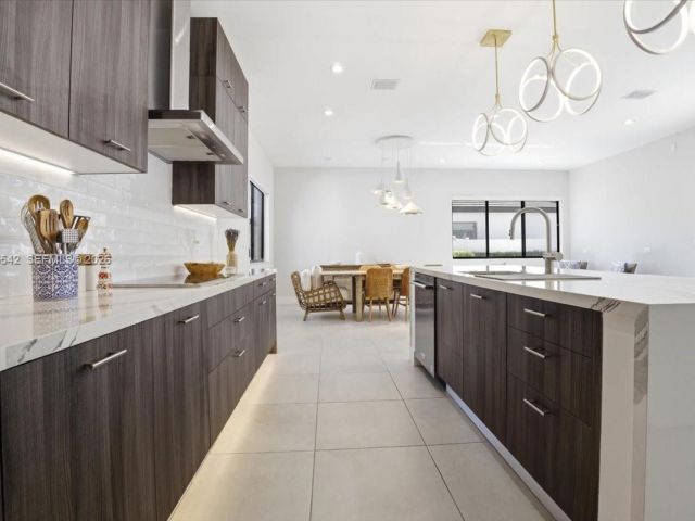 Продажа дома по адресу 8096 NW 48th Ter - фото 7431626