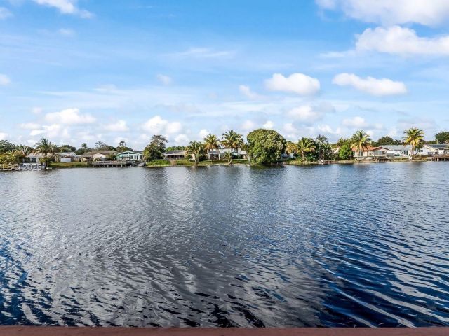 Продажа дома по адресу 3371 NW 67th St - фото 7481639