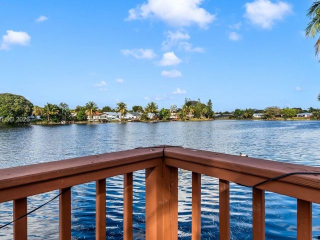 Продажа дома по адресу 3371 NW 67th St - фото 7481640