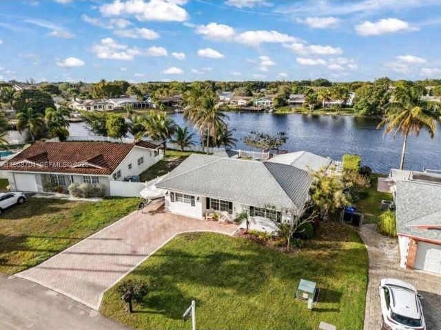 Продажа дома по адресу 3371 NW 67th St - фото 7481642