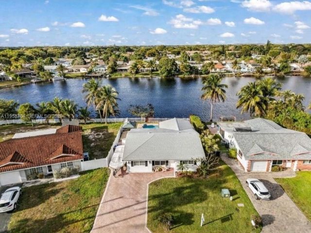 Продажа дома по адресу 3371 NW 67th St - фото 7481643