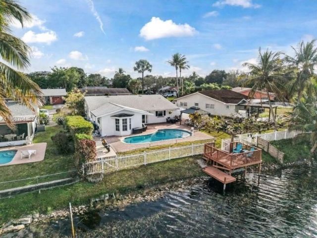 Продажа дома по адресу 3371 NW 67th St - фото 7481645