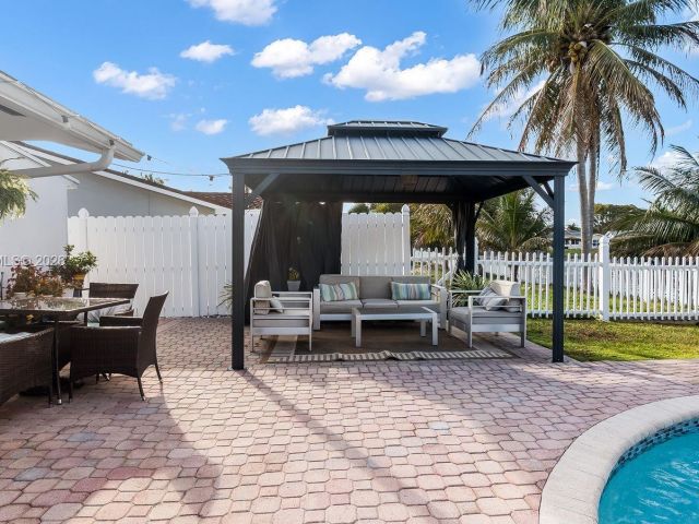 Продажа дома по адресу 3371 NW 67th St - фото 7481649