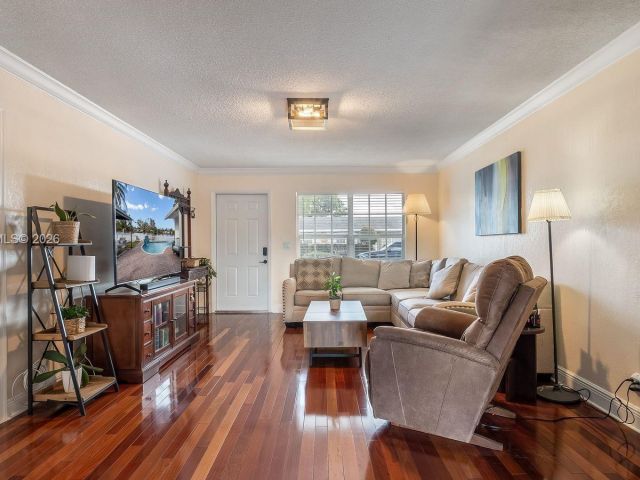 Продажа дома по адресу 3371 NW 67th St - фото 7481655