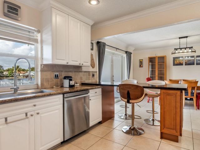 Продажа дома по адресу 3371 NW 67th St - фото 7481658