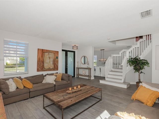 Продажа дома по адресу 14900 SW 10th St - фото 7444062