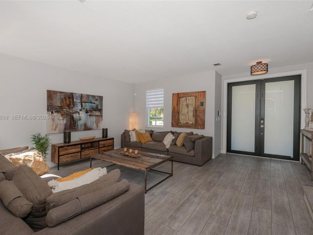 Продажа дома по адресу 14900 SW 10th St - фото 7444063