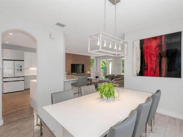 Продажа дома по адресу 14900 SW 10th St - фото 7444072