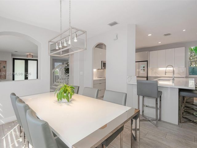 Продажа дома по адресу 14900 SW 10th St - фото 7444073